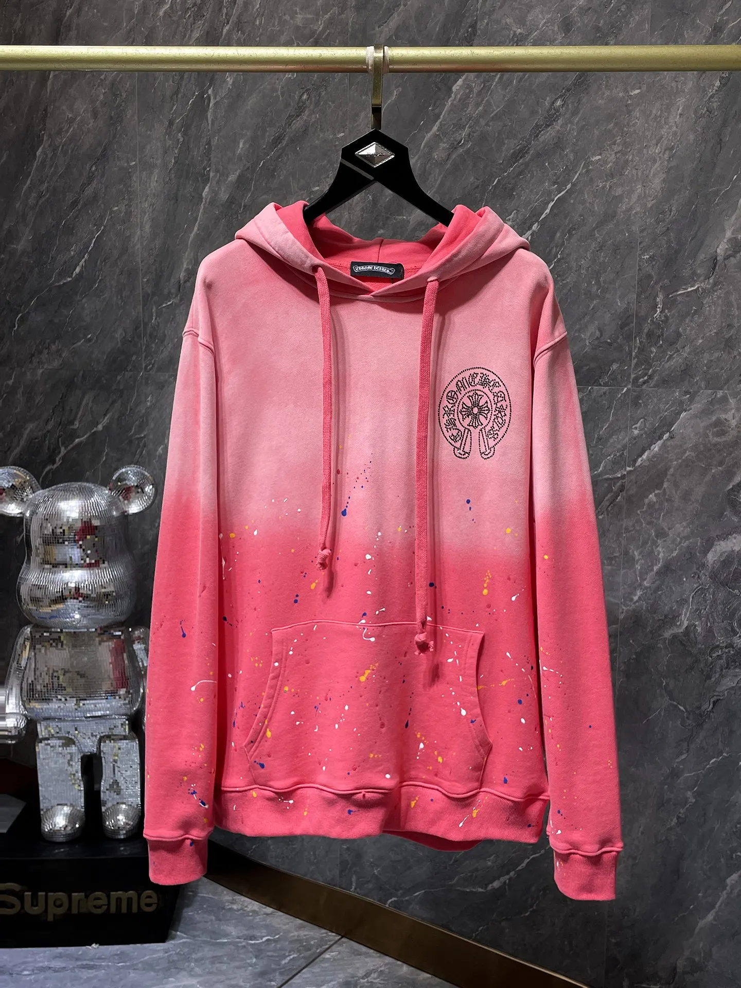 P300 Chrome Hearts Autumn and Winter 2025 Counter Synchronization The highest version! Crow Heart Cross Horseshoe Gradient Washed Water Splash Ink Hot Diamond Heavy Industry Sweater Improved Customized Version 1:1 High Weight High Quality Fabric Recommended Colors: Gradient Black Gradient Pink Gradient Green Code Number: S, M, L, XL